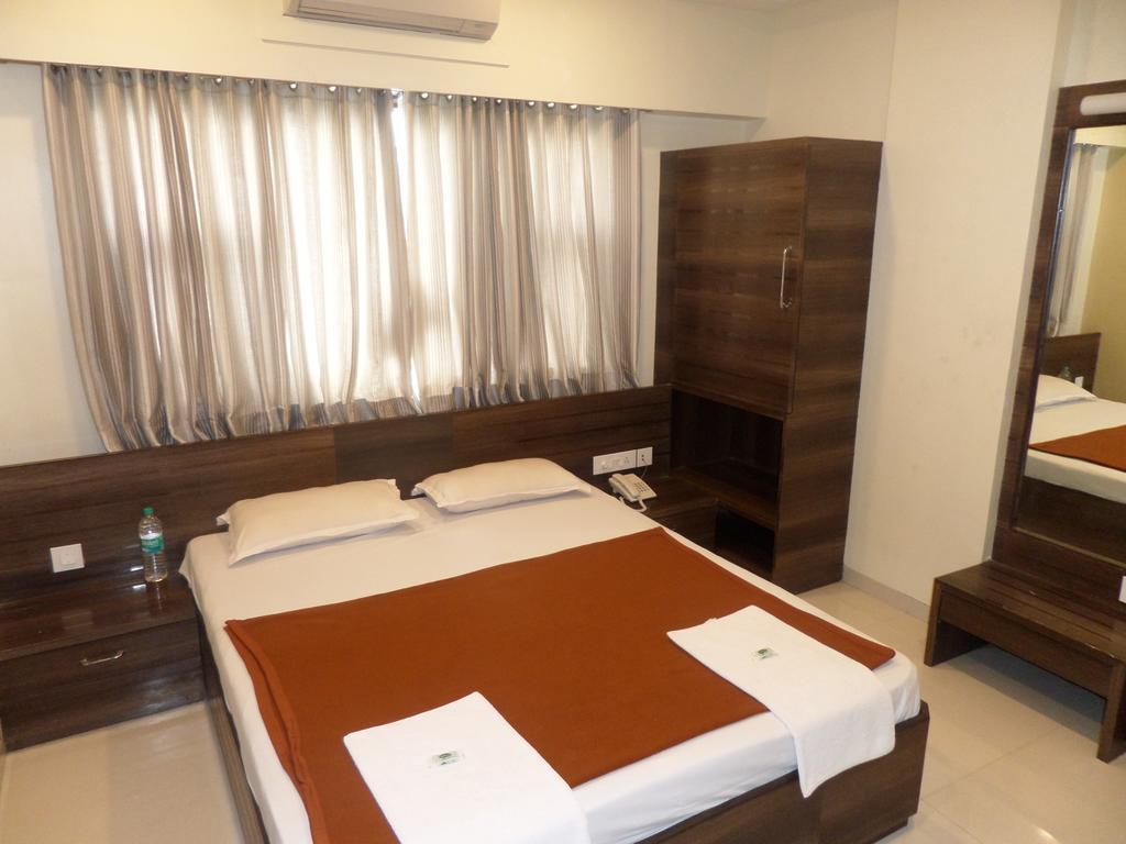 Sai Heera Residency Hotel Shirdi Room photo