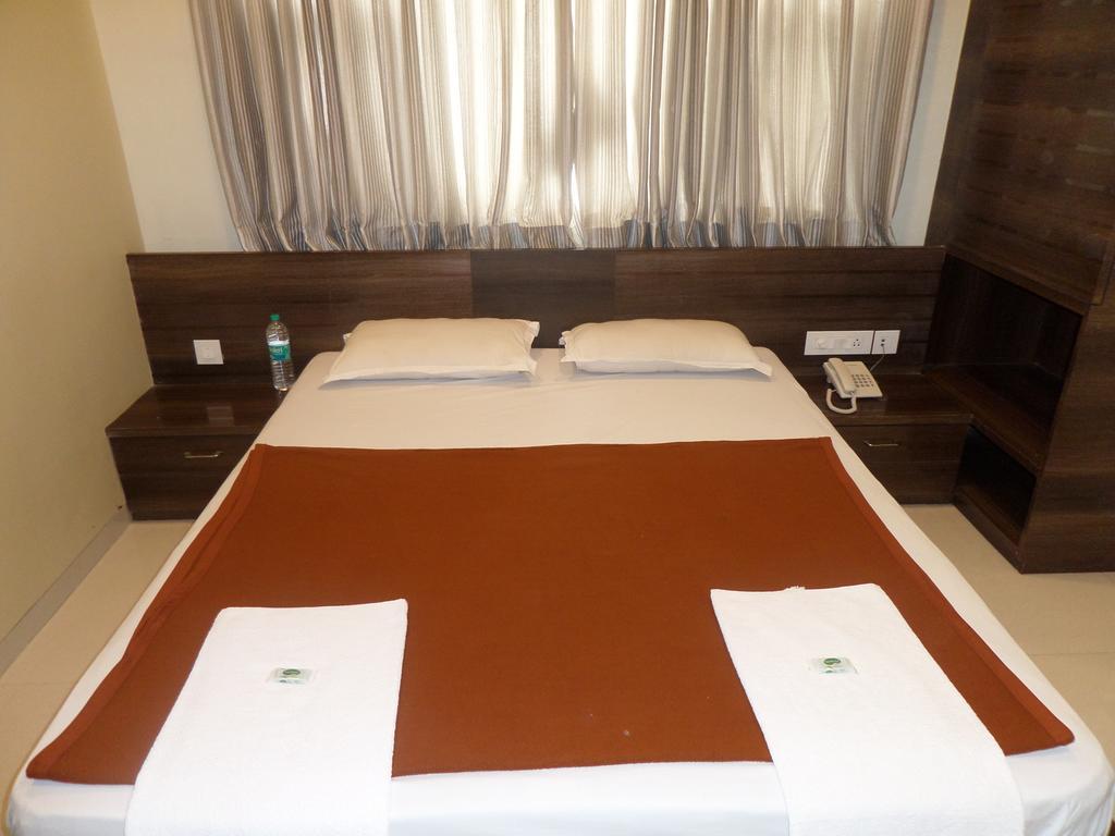Sai Heera Residency Hotel Shirdi Room photo