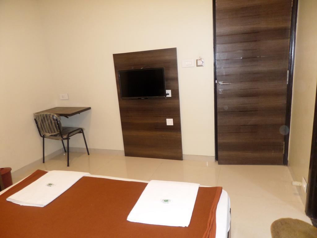 Sai Heera Residency Hotel Shirdi Room photo