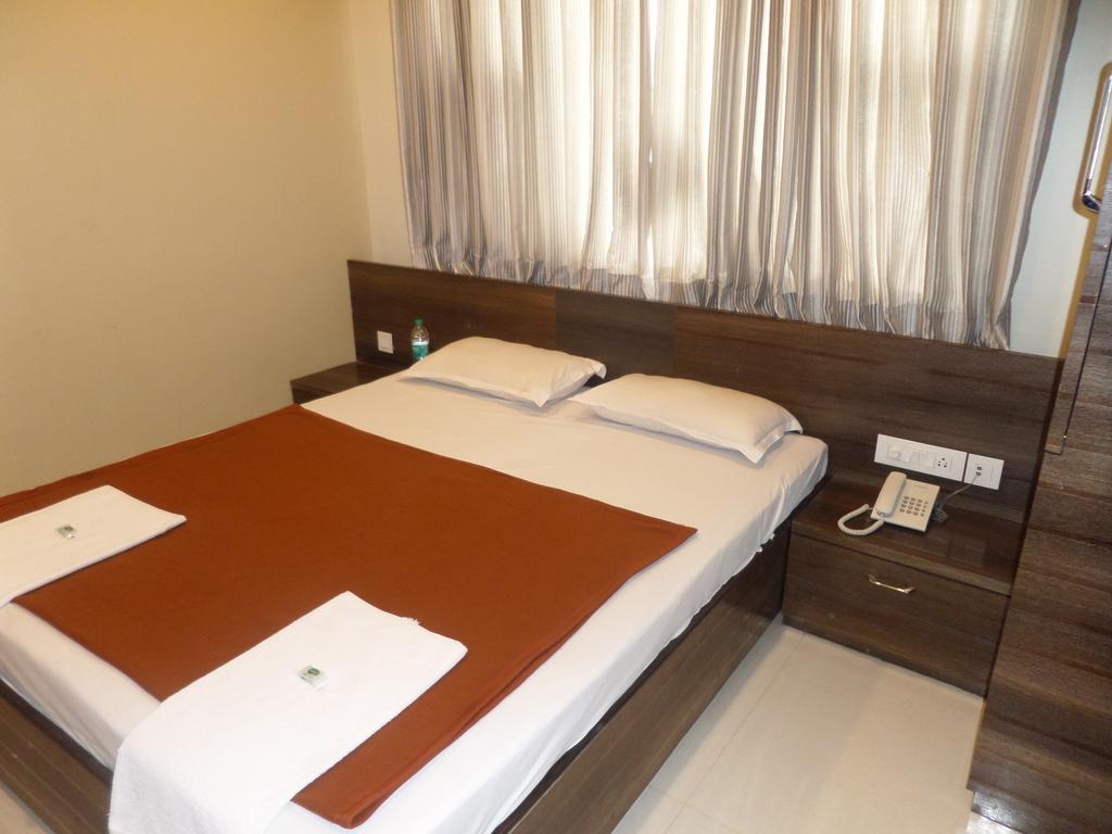 Sai Heera Residency Hotel Shirdi Room photo
