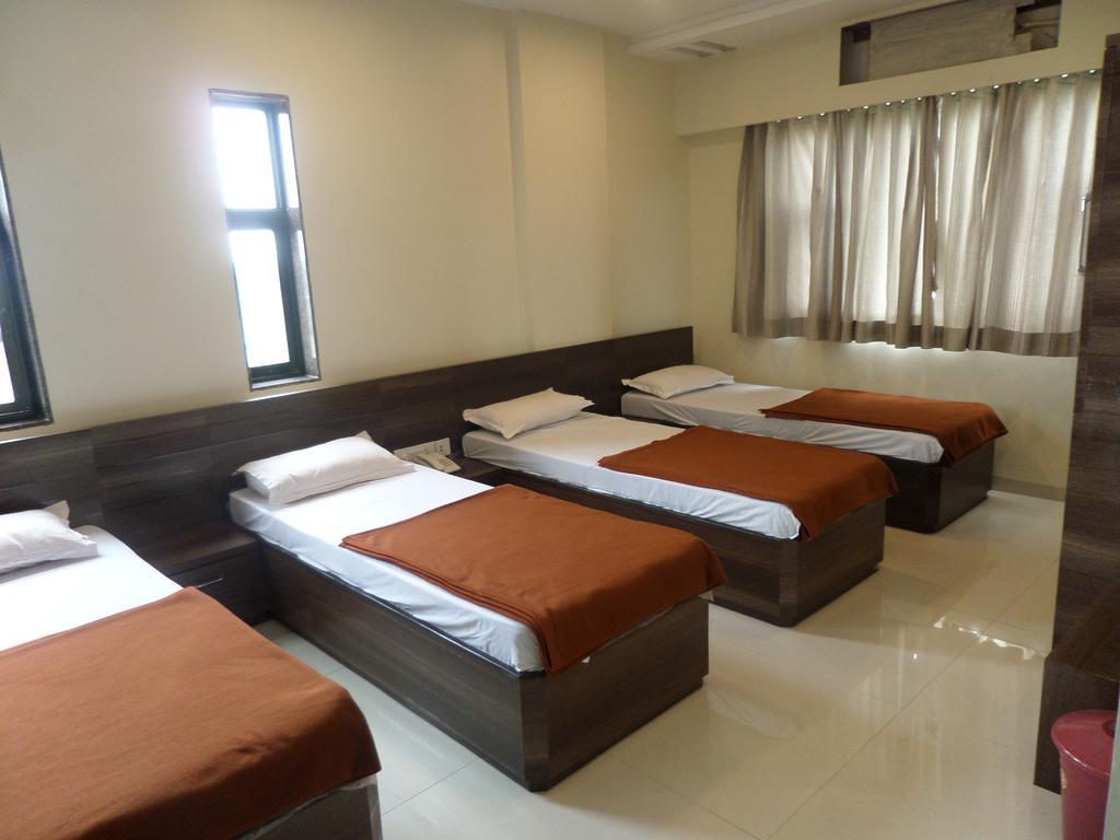 Sai Heera Residency Hotel Shirdi Room photo